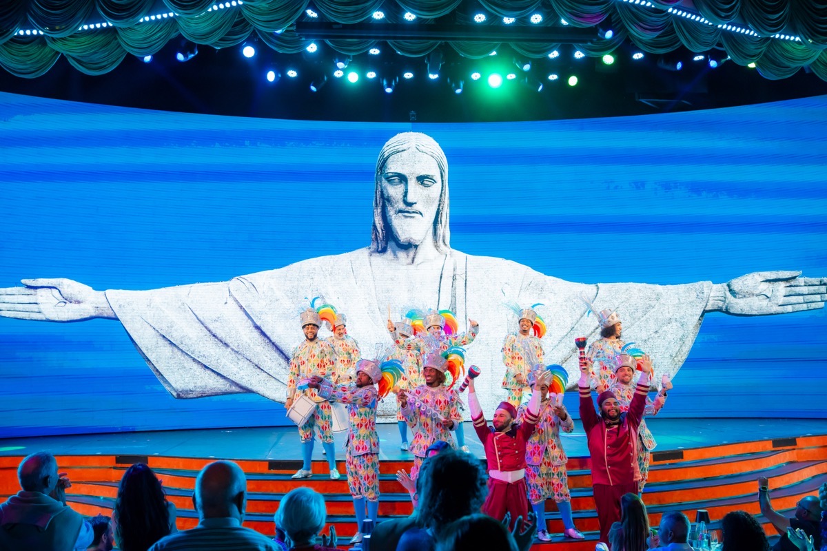 Roxy Dinner Show performance with a Christ the Redeemer backdrop